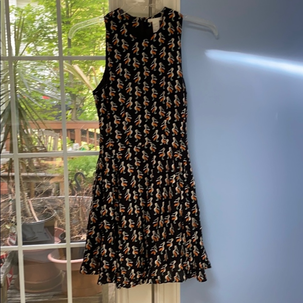 H & M stork dress flattering fit $12 size 8